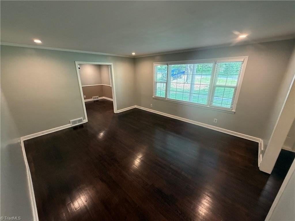 4975 Stonington Rd - Photo 4 of 15