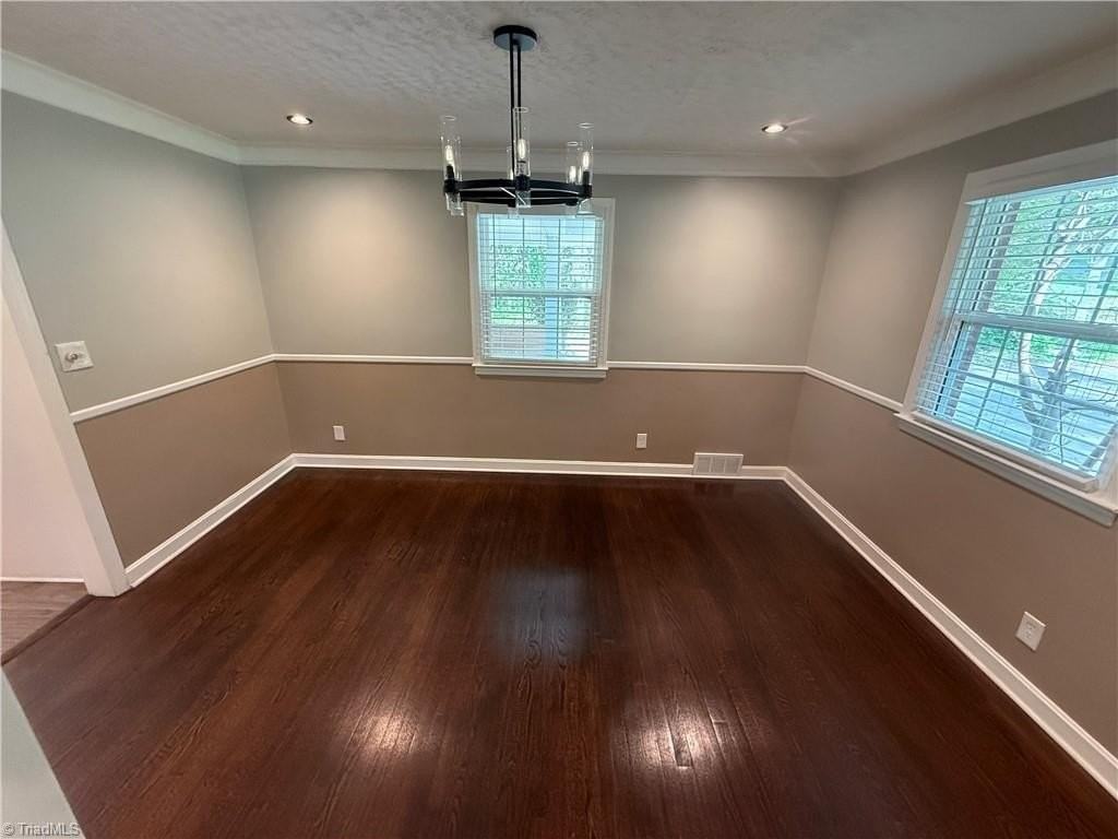 4975 Stonington Rd - Photo 5 of 15