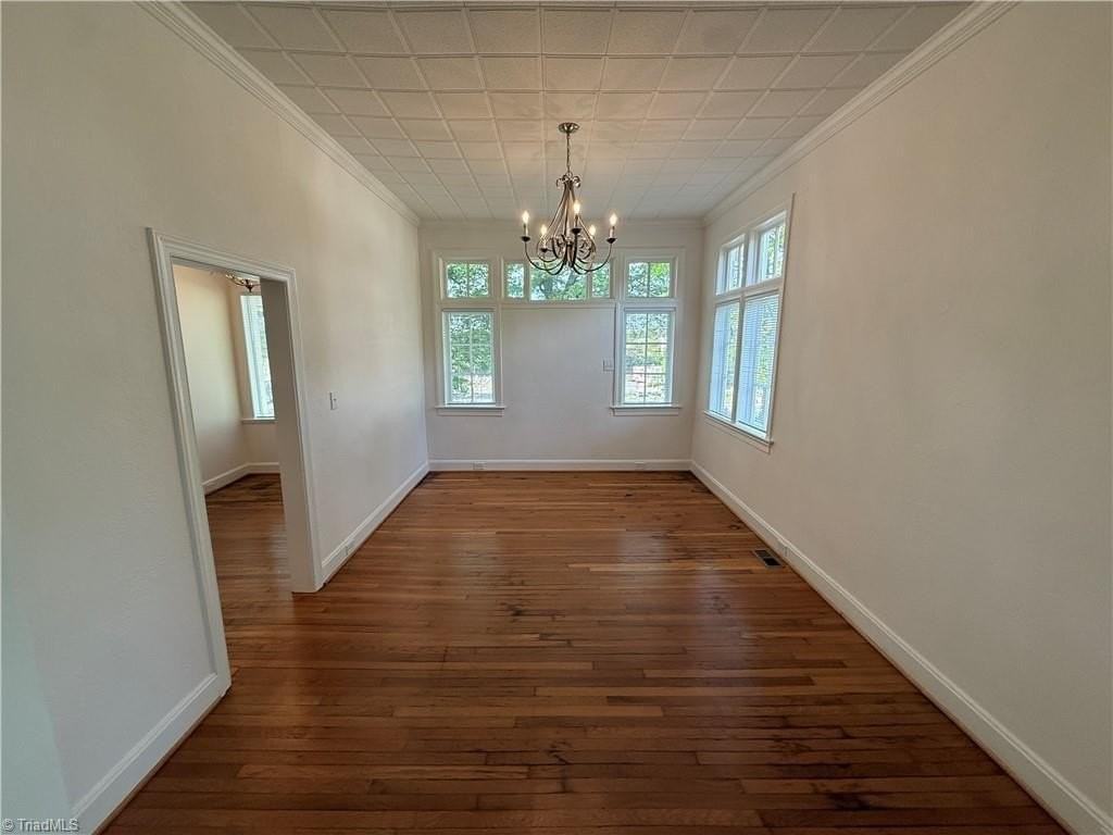 2127 Queen St - Photo 3 of 13