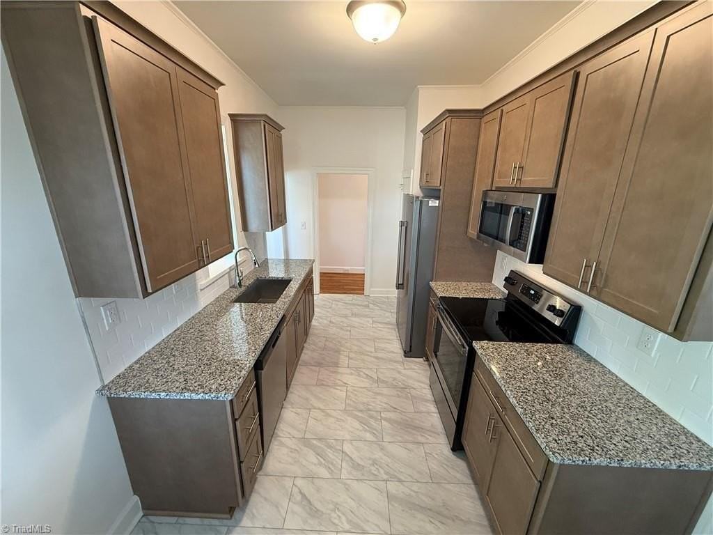 2127 Queen St - Photo 6 of 13