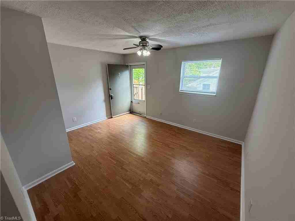 1120 W End Blvd #3 - Photo 4 of 9