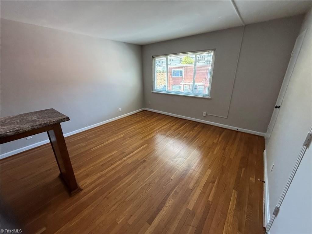 1900 Queen St #B4 - Photo 3 of 7