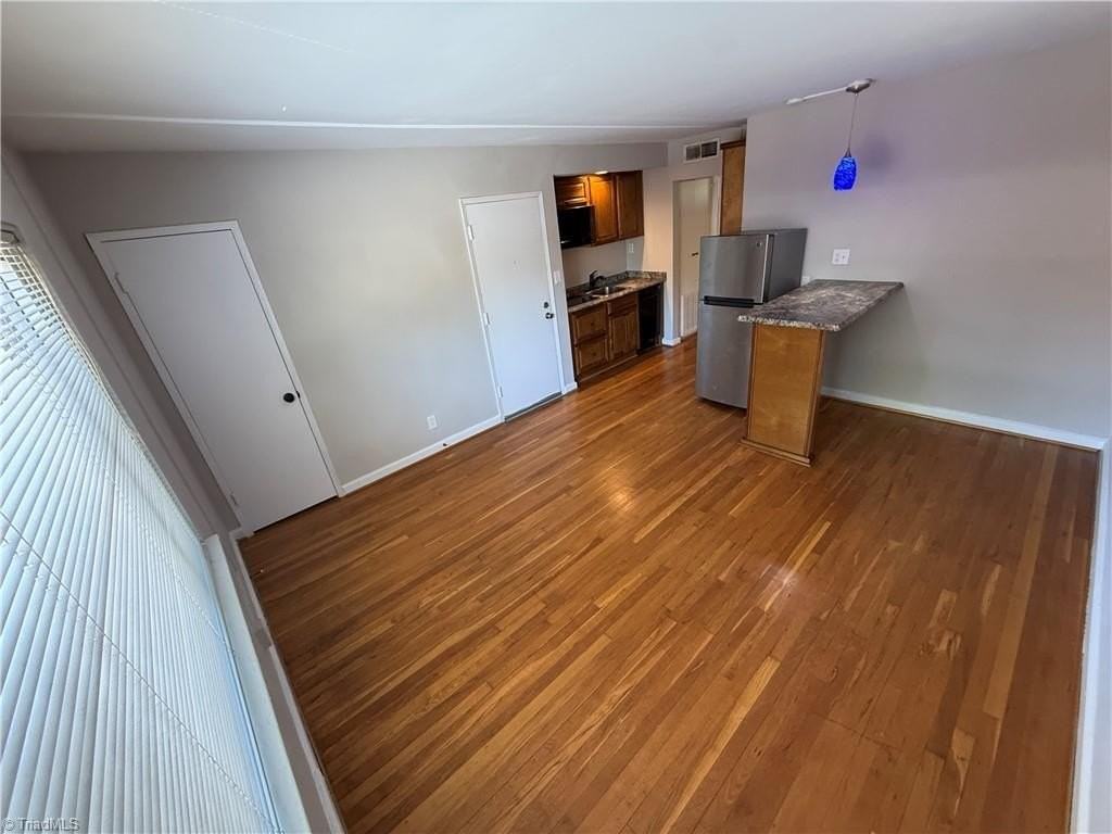 1900 Queen St #B4 - Photo 4 of 7