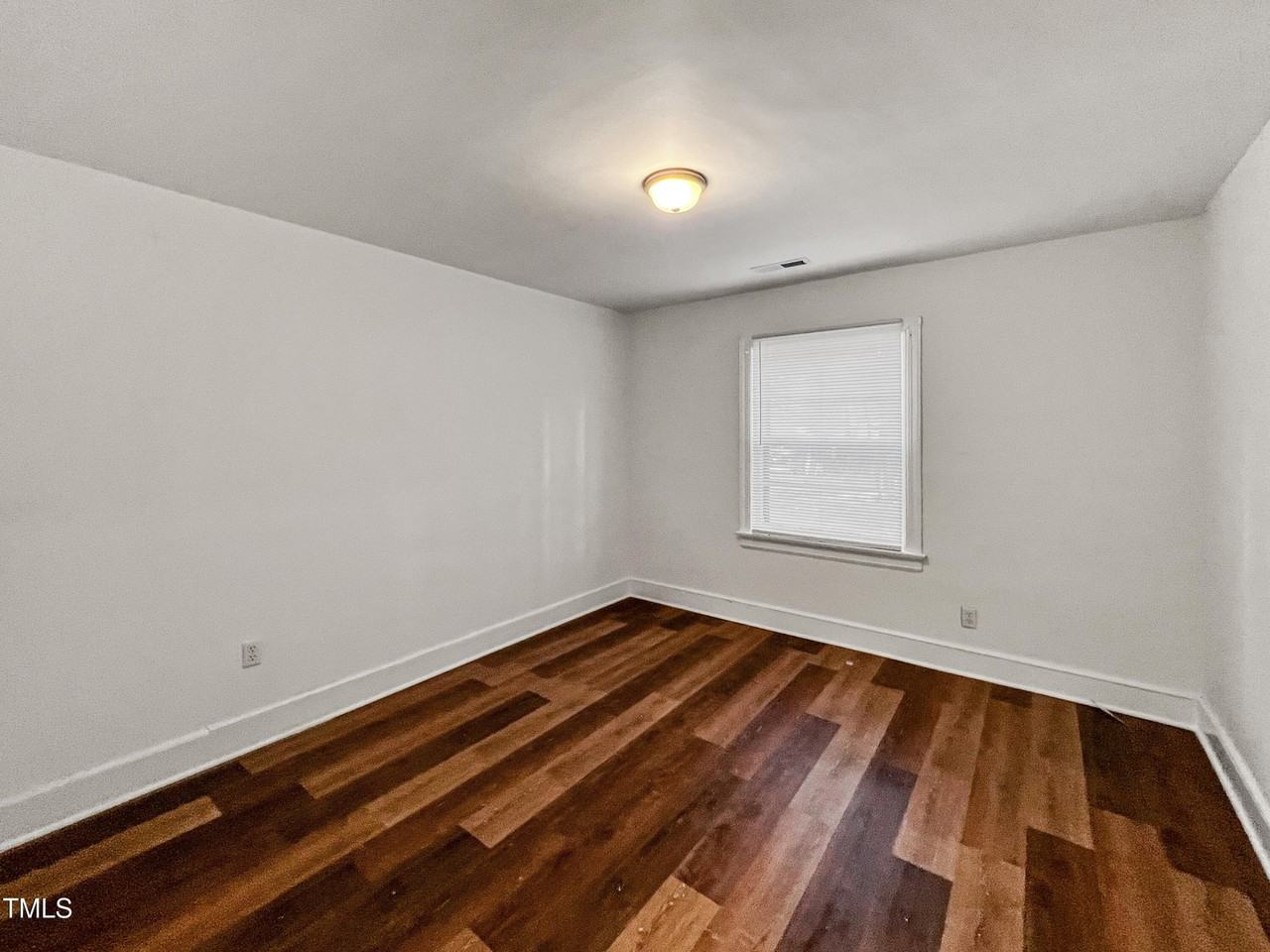 1800 Rosewood Ave - Photo 3 of 15