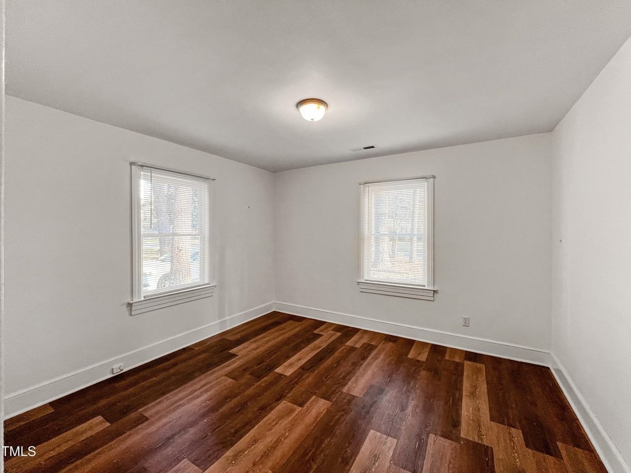 1800 Rosewood Ave - Photo 4 of 15