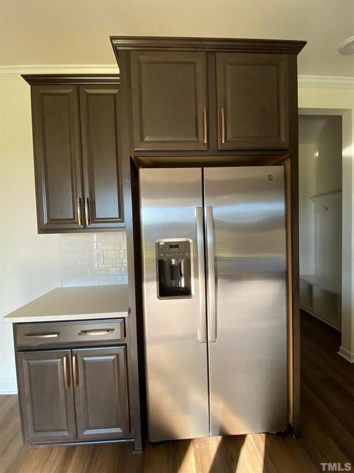 4500 Valley Crest Ln - Photo 5 of 47