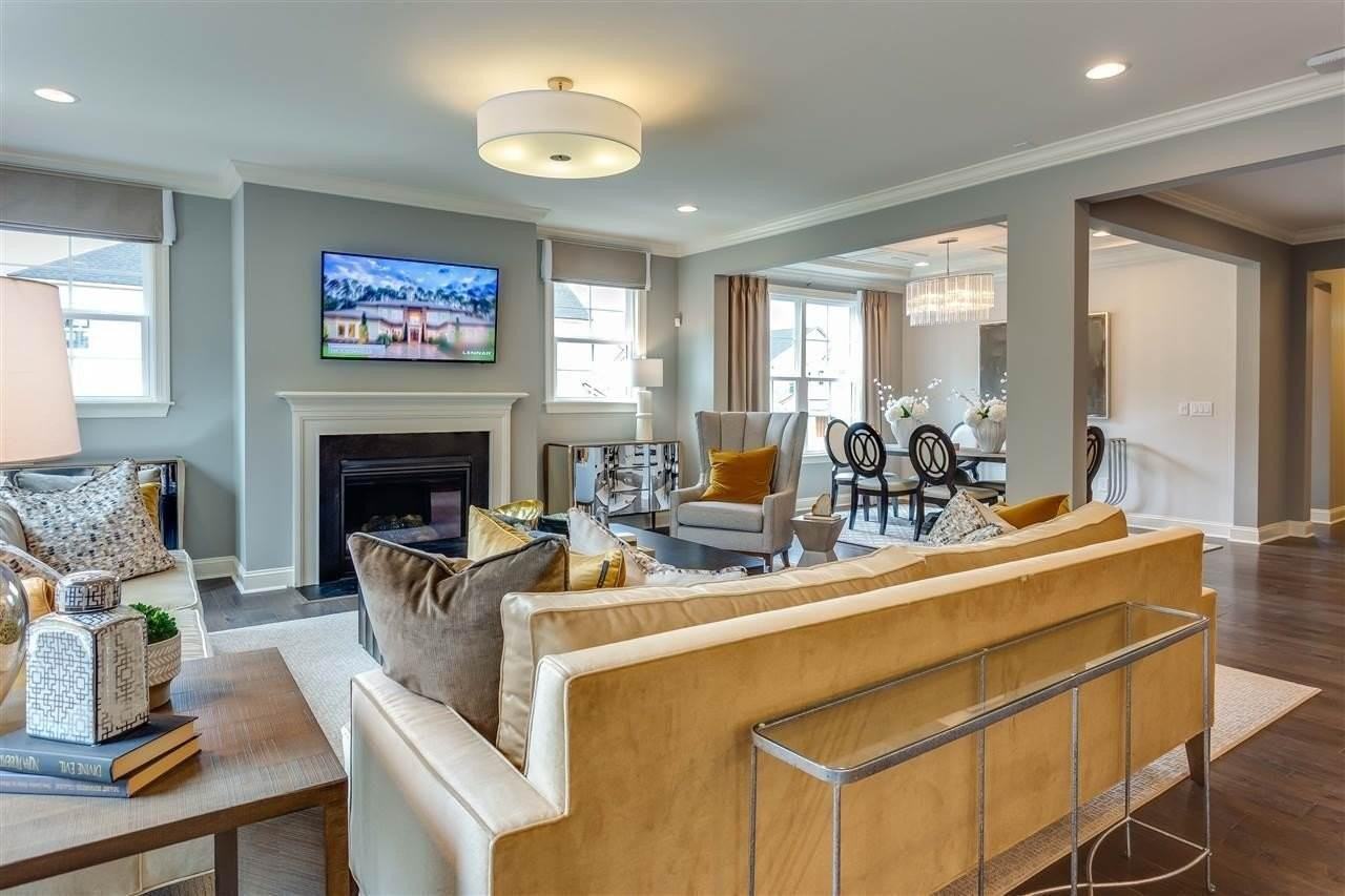 1438 Barn Door Dr - Photo 4 of 26