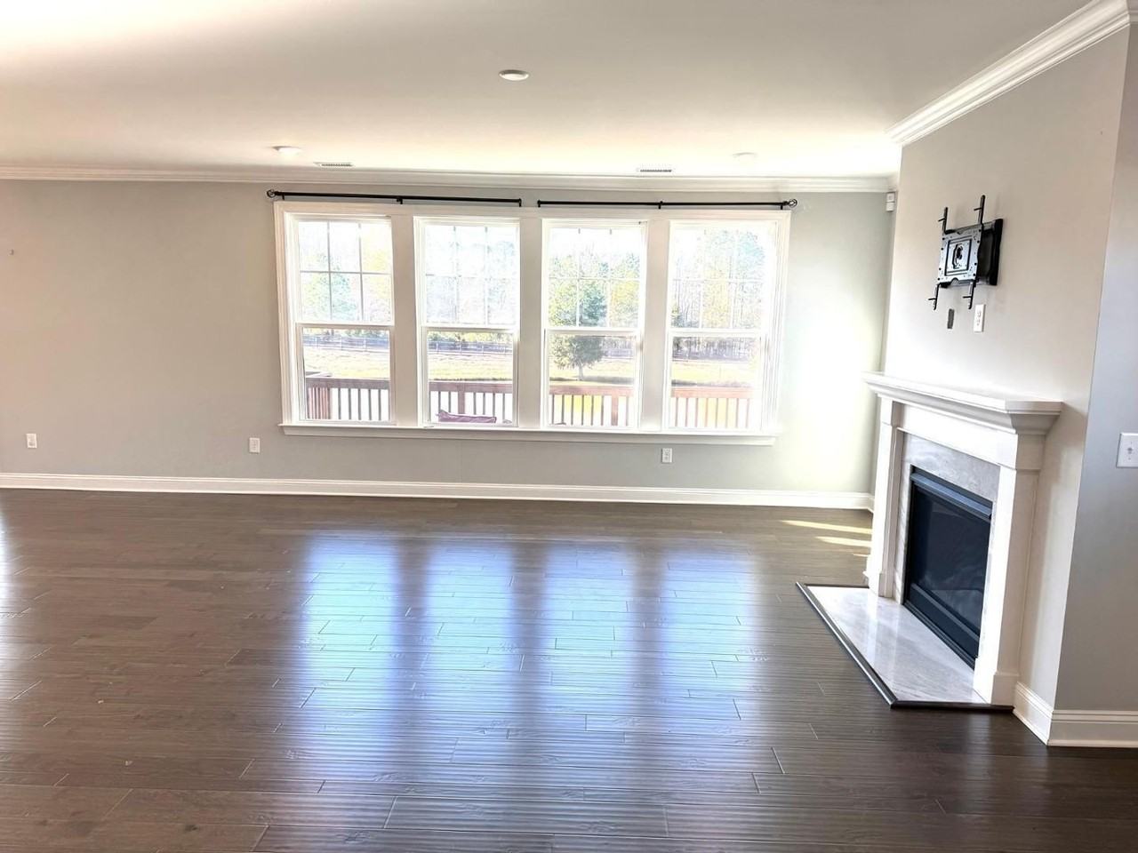 1438 Barn Door Dr - Photo 5 of 26