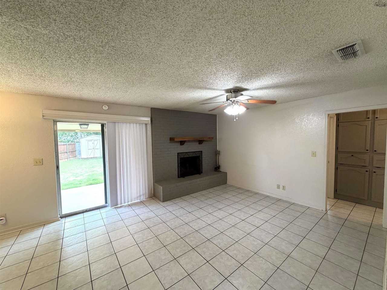 4830 Lovers Ln - Photo 2 of 14