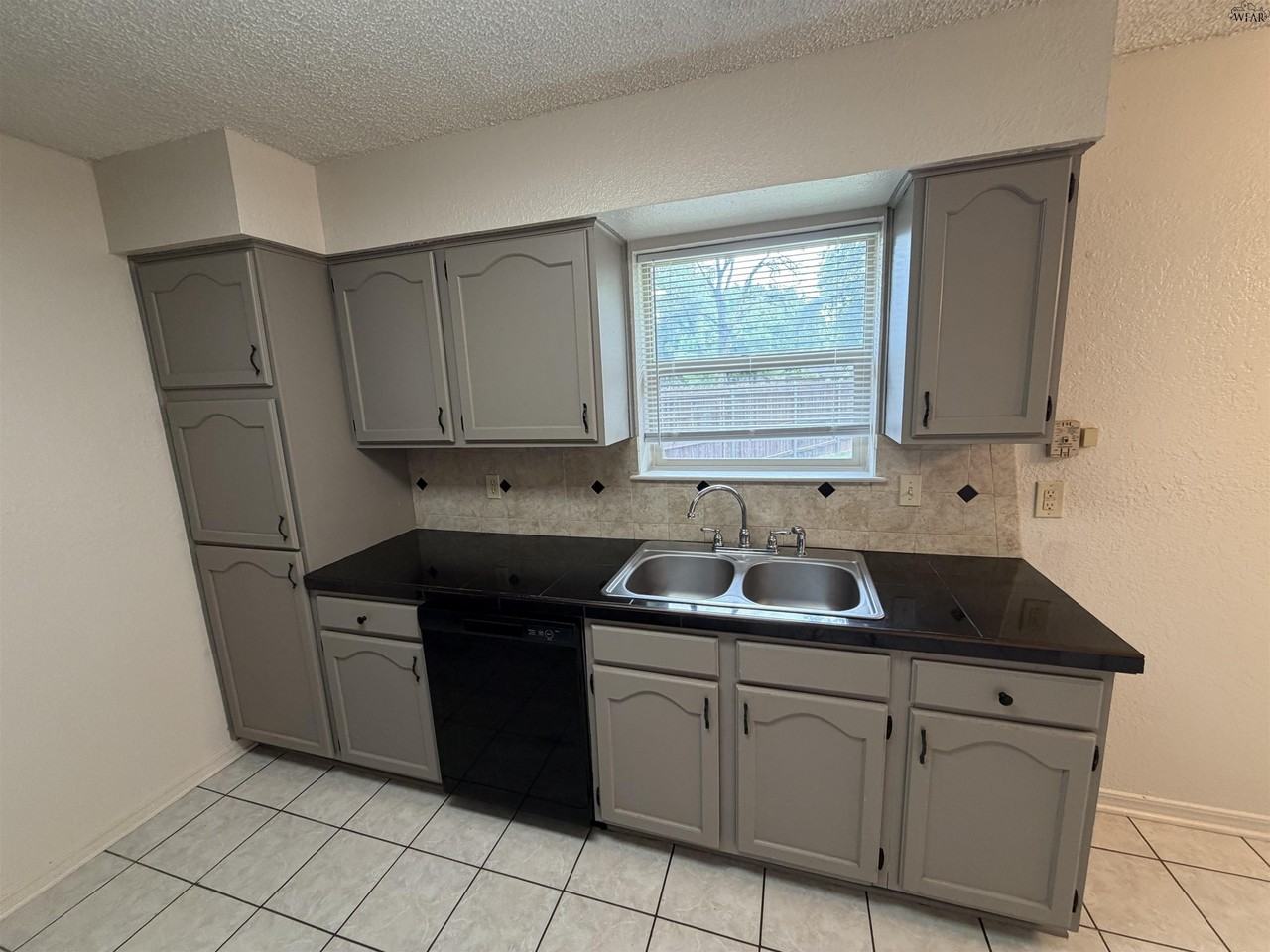 4830 Lovers Ln - Photo 4 of 14