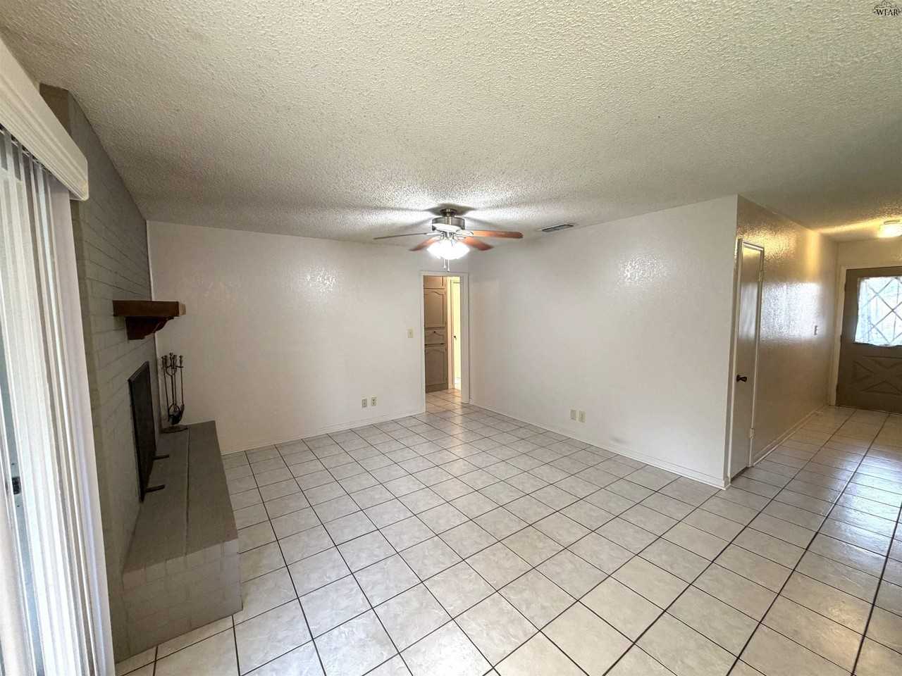 4830 Lovers Ln - Photo 6 of 14