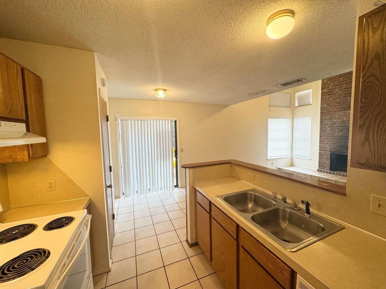 4627 Johnson Rd #B - Photo 3 of 8