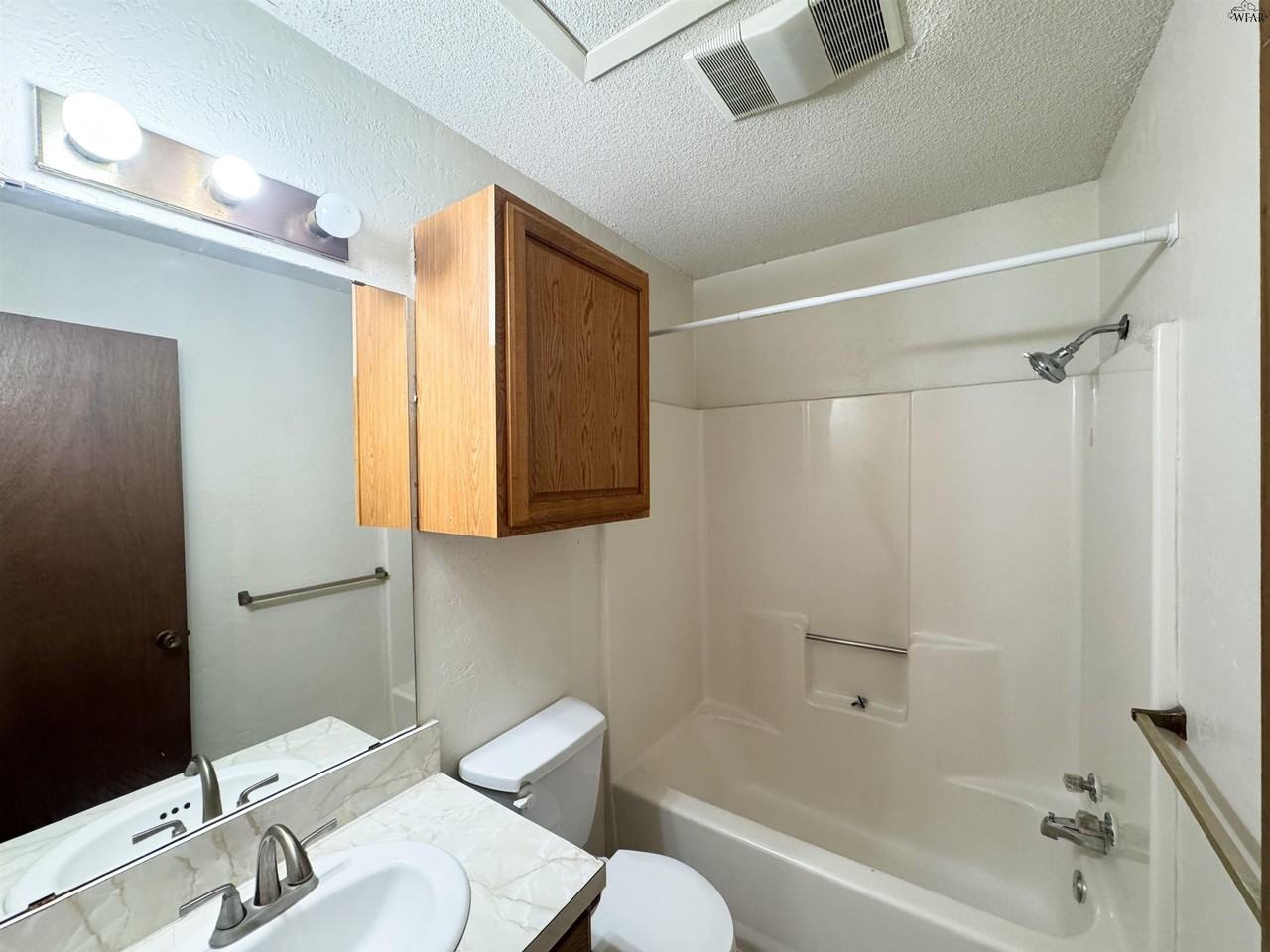 4627 Johnson Rd #B - Photo 5 of 8