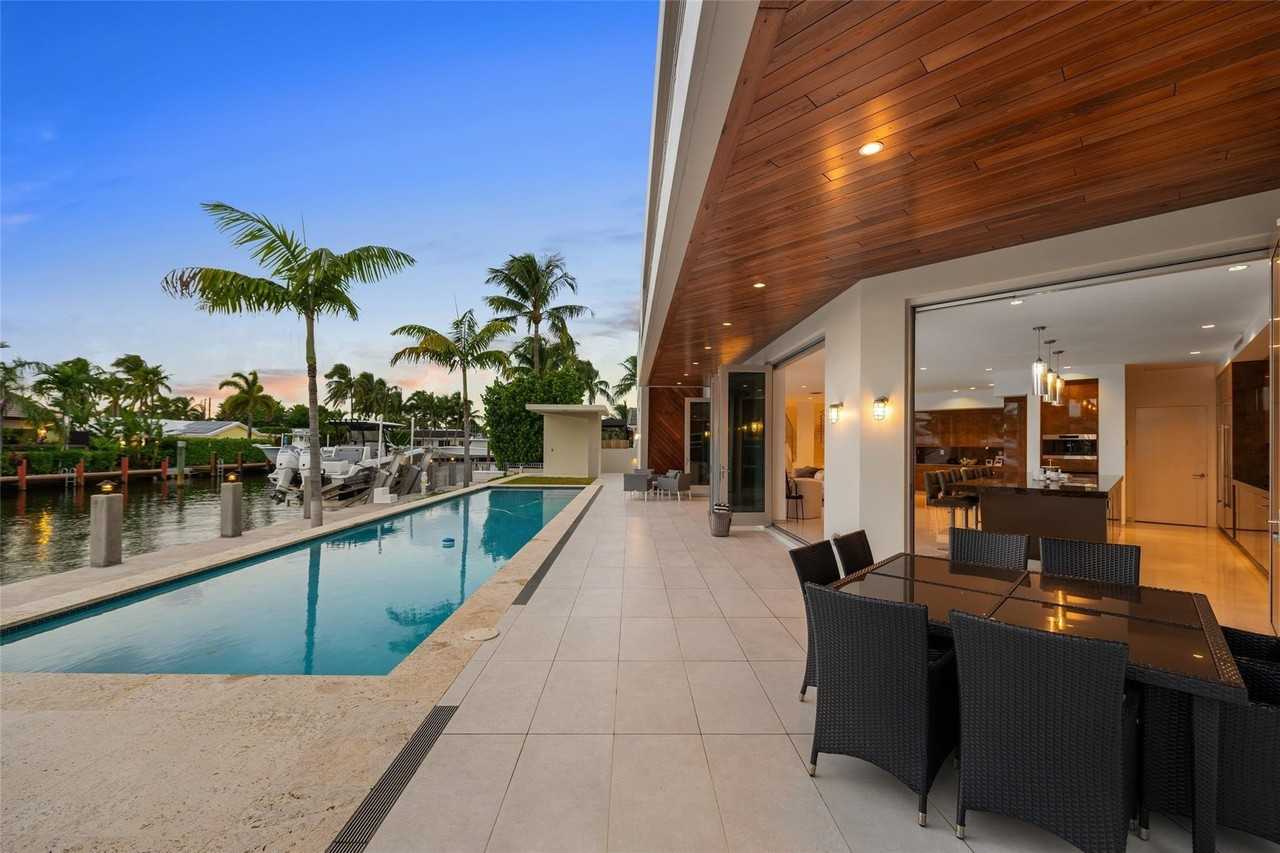 3300 Ne 39th St - Photo 4 of 8