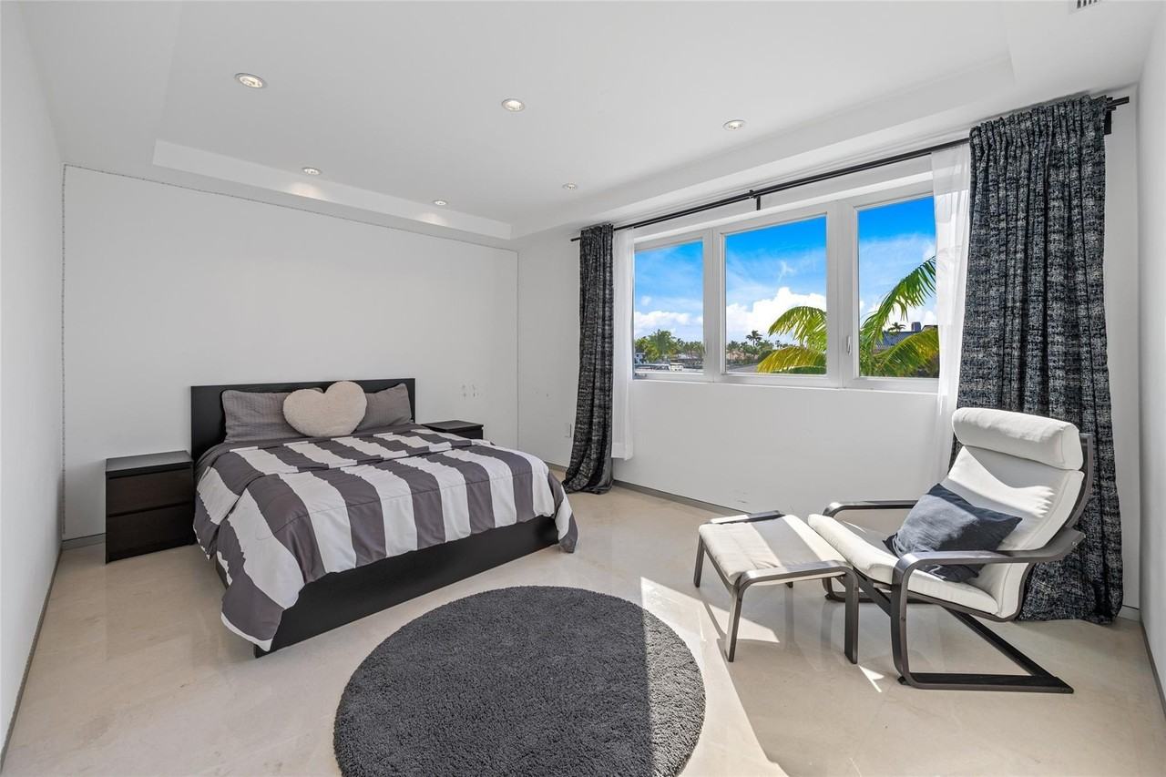 3300 Ne 39th St - Photo 6 of 8