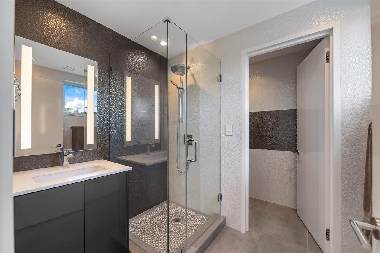 3300 Ne 39th St - Photo 7 of 8