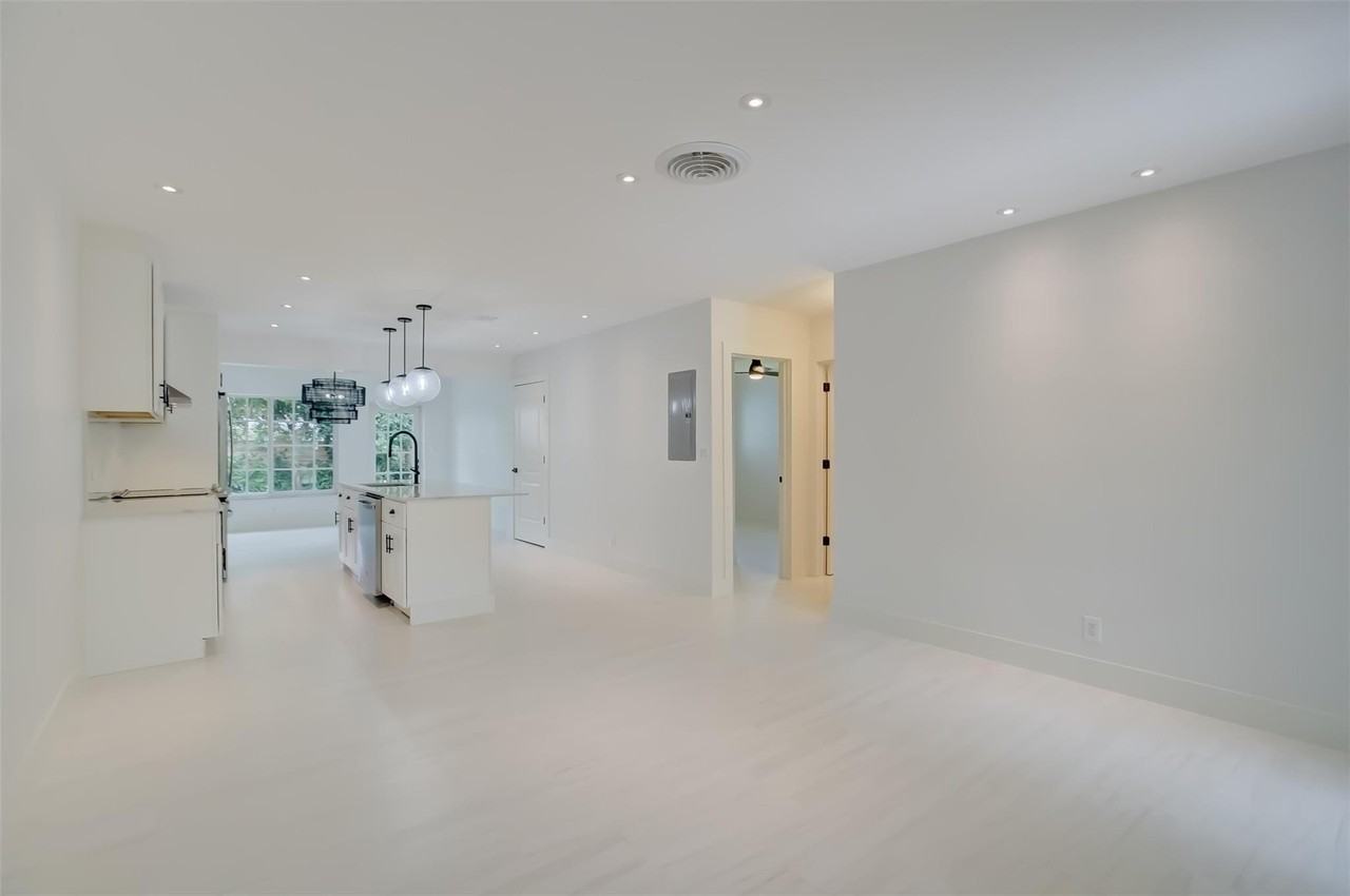 820 Ne 23rd Ave - Photo 5 of 48