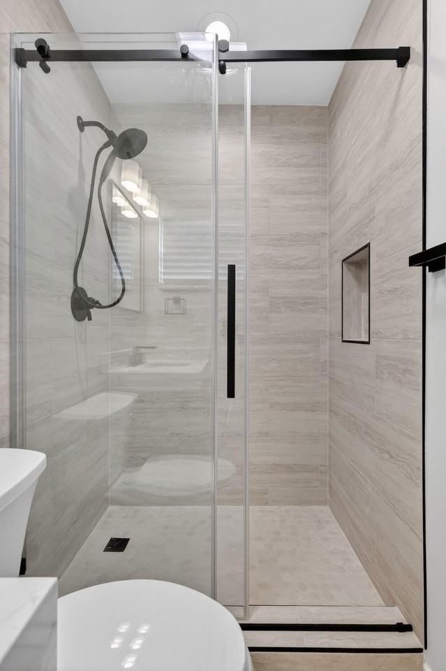2125 Ne 56th Ct - Photo 5 of 17