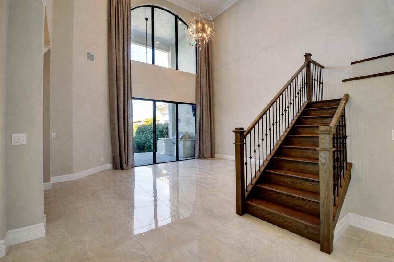 9344 Eden Roc Ct - Photo 3 of 45