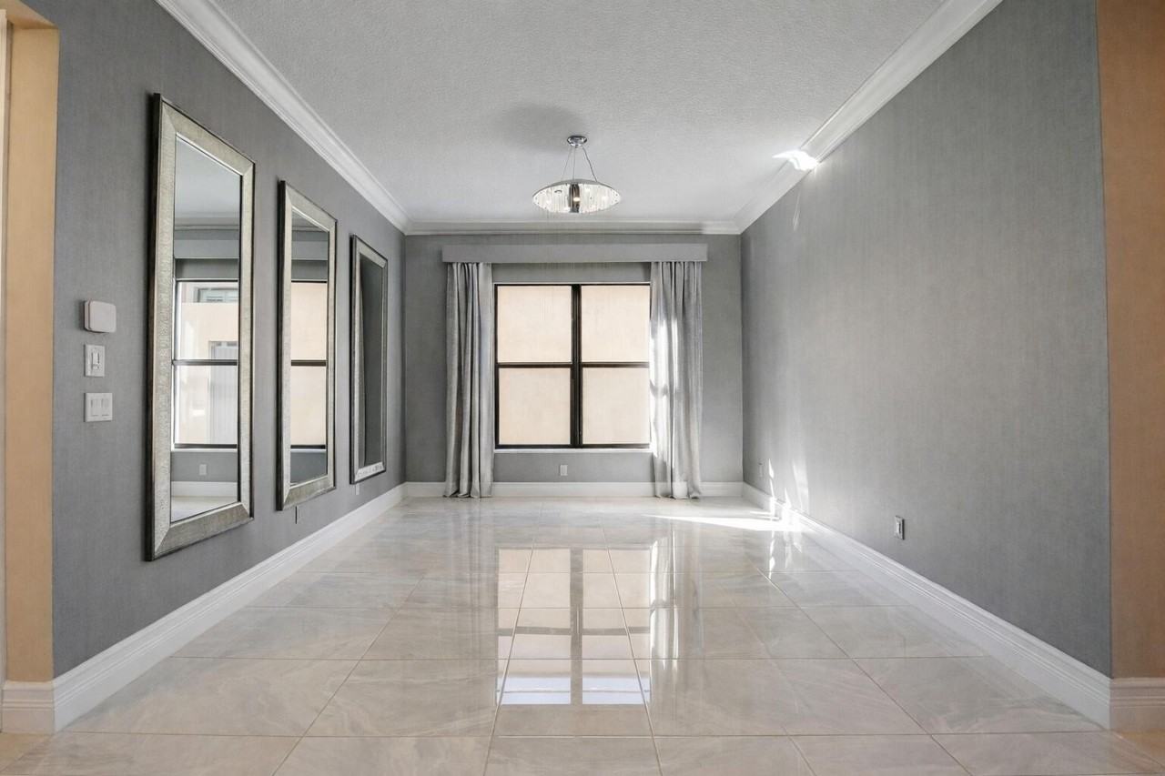 9344 Eden Roc Ct - Photo 5 of 45