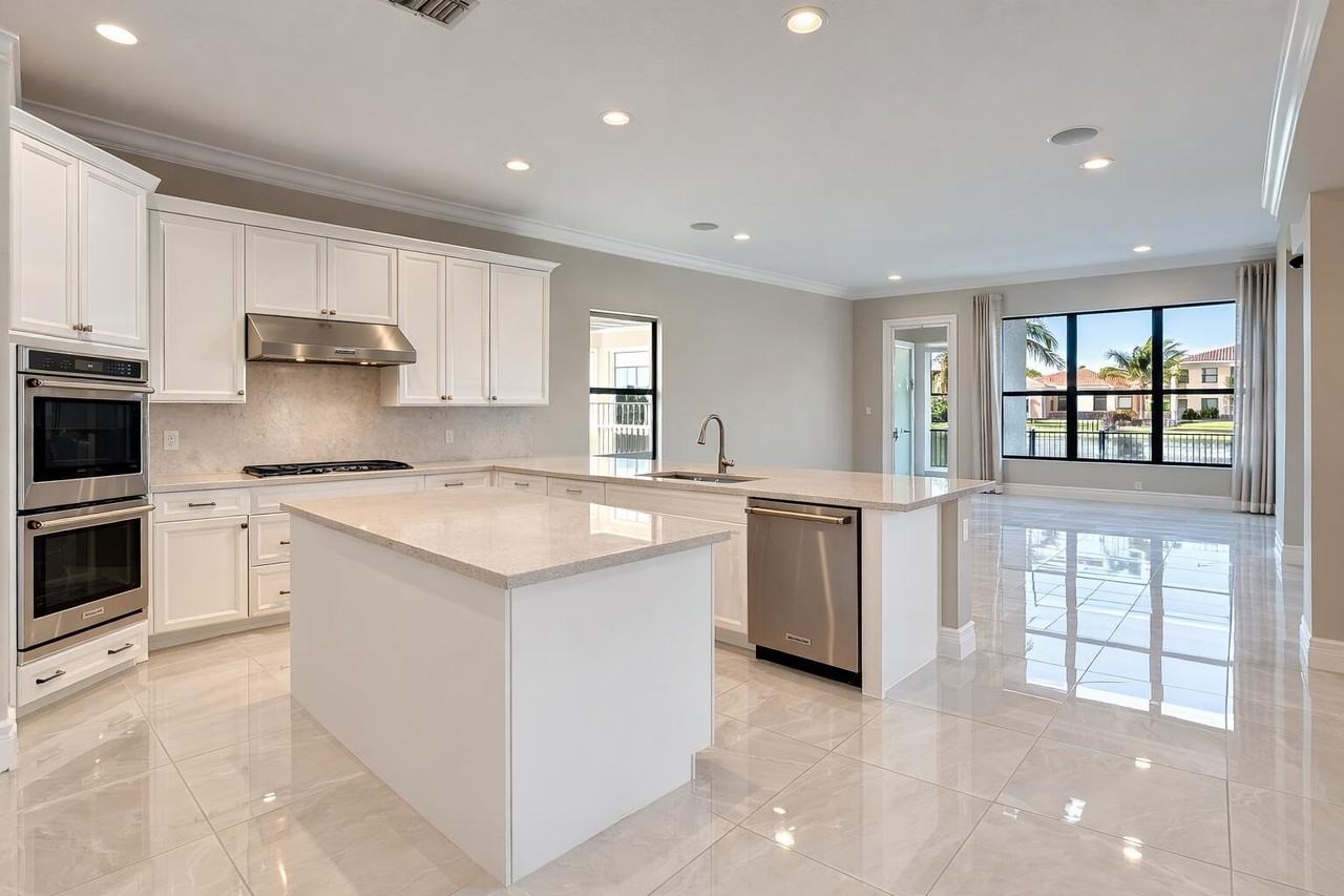 9344 Eden Roc Ct - Photo 6 of 45