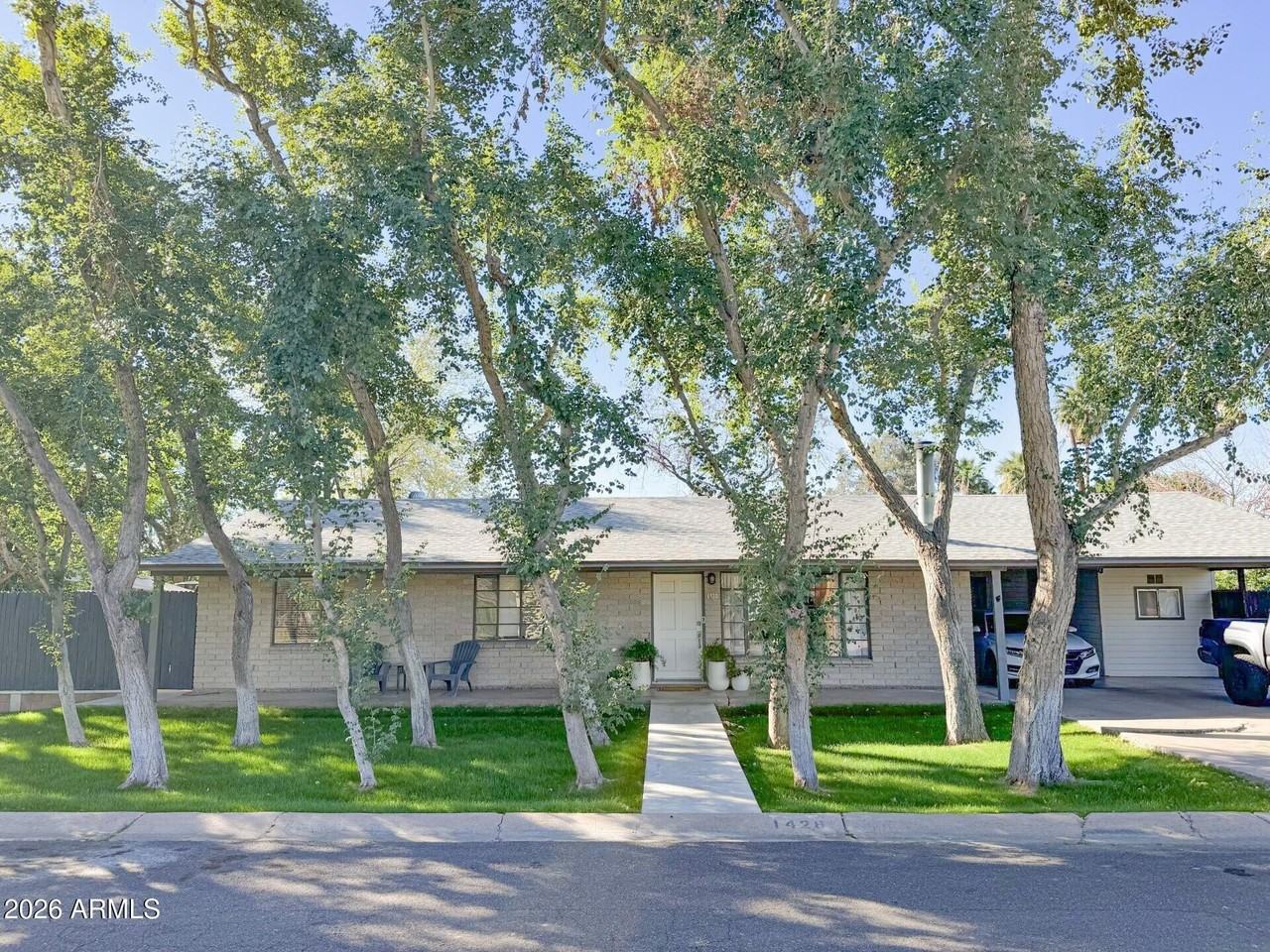 1428 S Oakley Pl