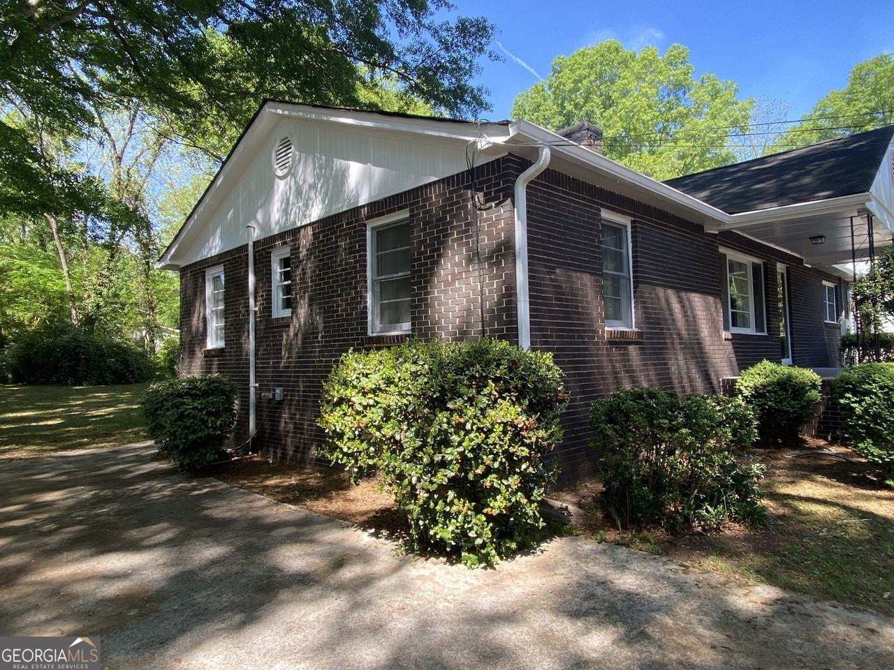 422 Ash St - Photo 3 of 28