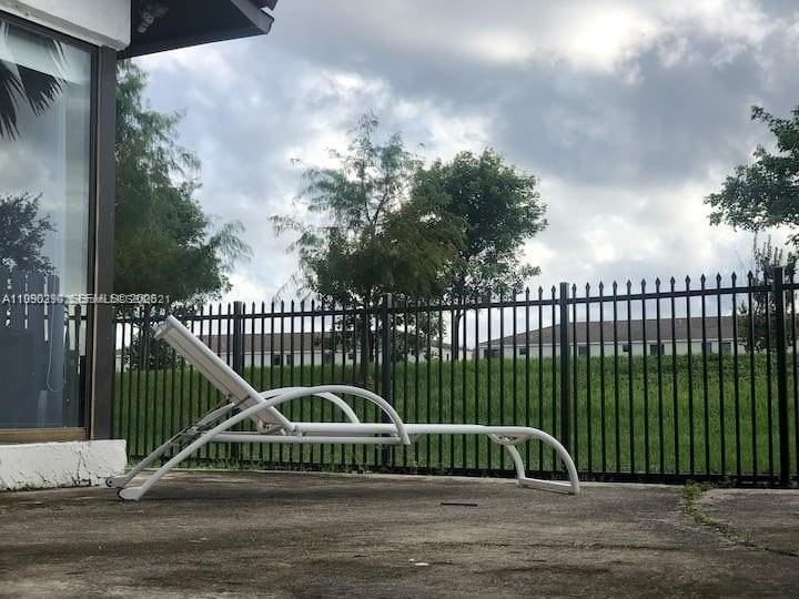 534 Ne 195th St #534 - Photo 3 of 26