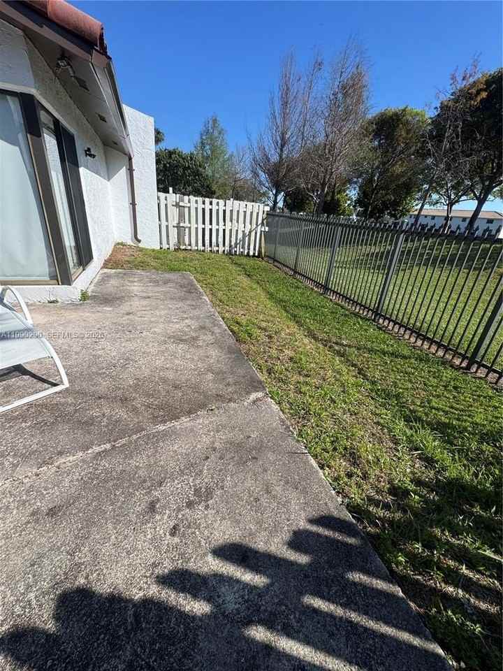 534 Ne 195th St #534 - Photo 5 of 26