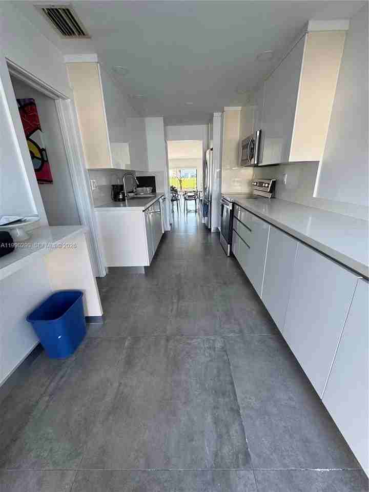 534 Ne 195th St #534 - Photo 7 of 26