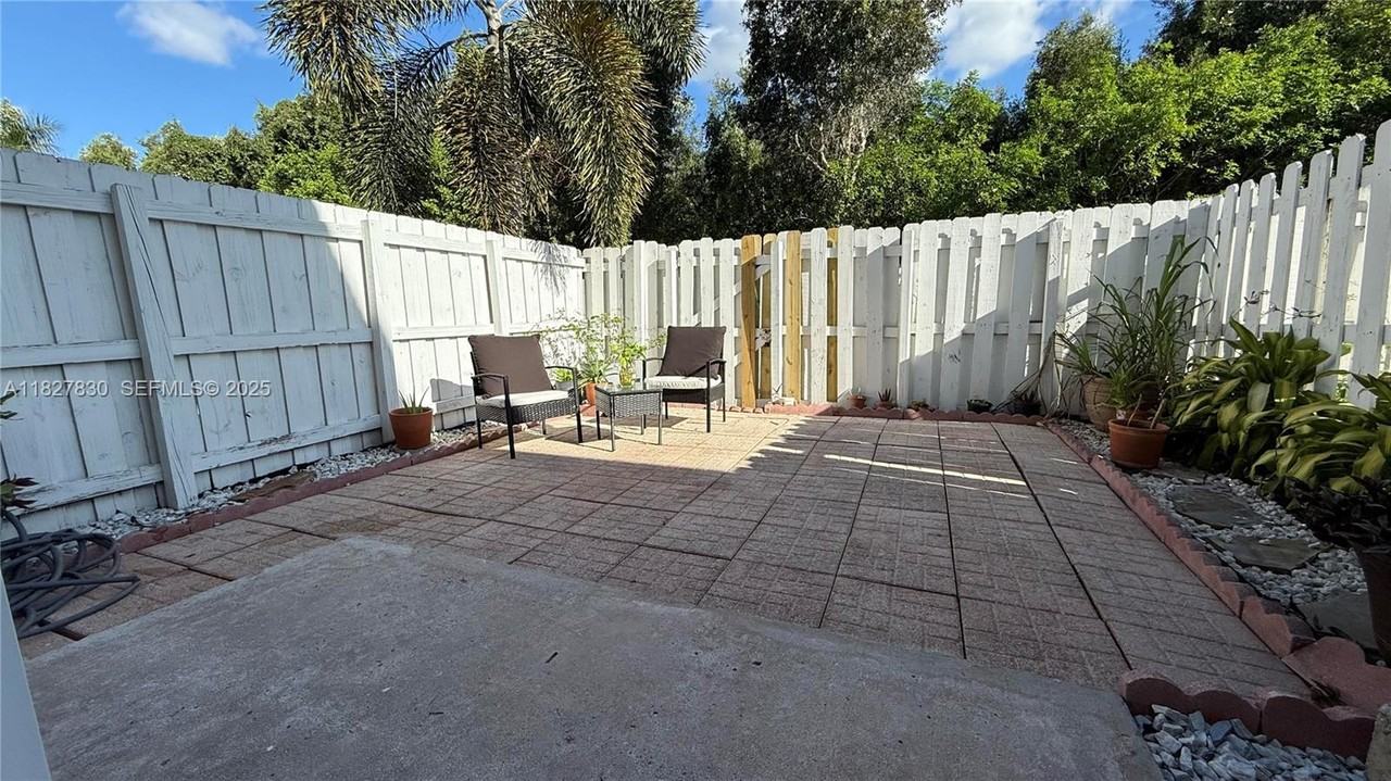 11034 Northwest 43rd Terrace #11034 - Photo 5 of 23