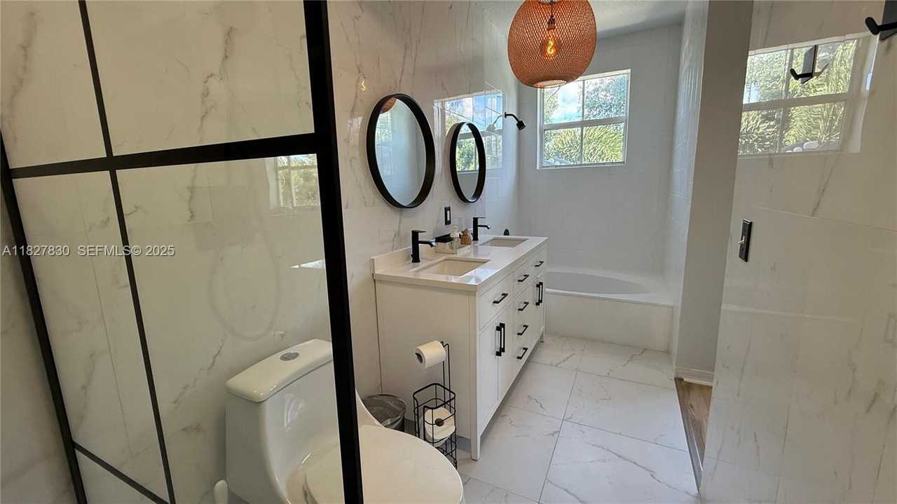 11034 Northwest 43rd Terrace #11034 - Photo 7 of 23