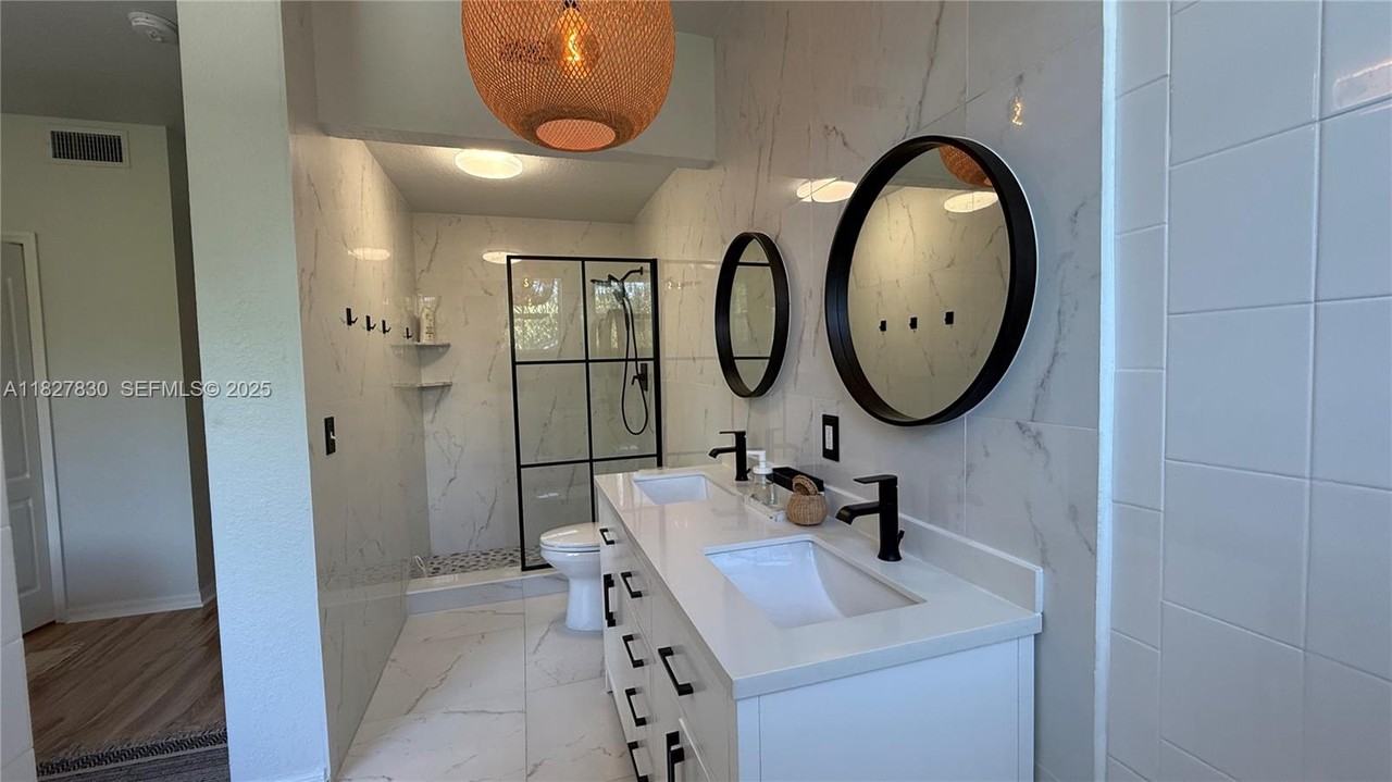 11034 Northwest 43rd Terrace #11034 - Photo 6 of 23