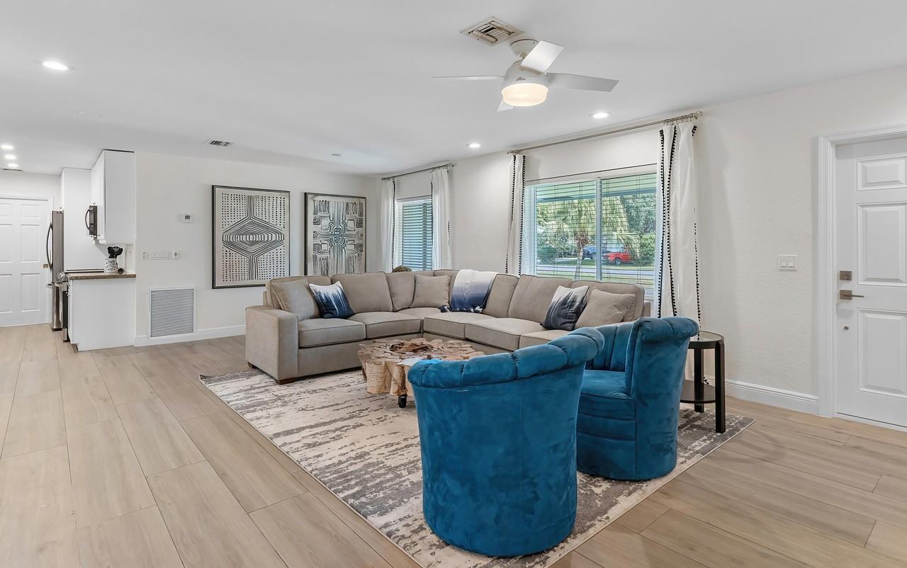 750 Heron Dr - Photo 3 of 42