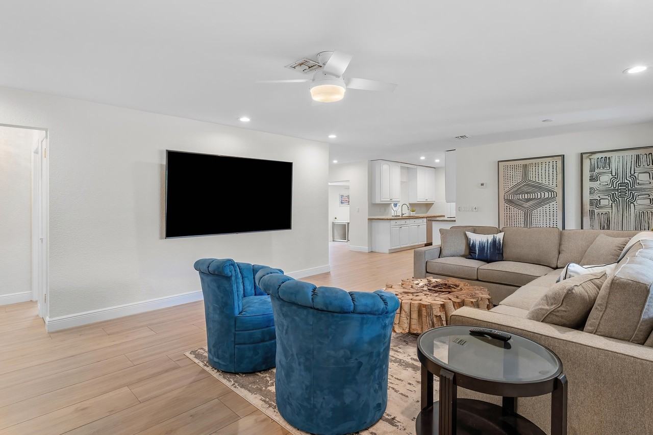 750 Heron Dr - Photo 4 of 42