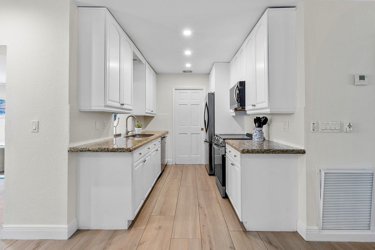 750 Heron Dr - Photo 7 of 42