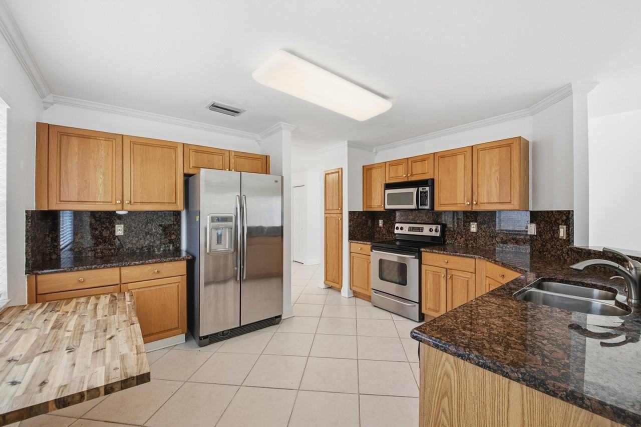8021 Stirrup Cay Ct - Photo 7 of 23
