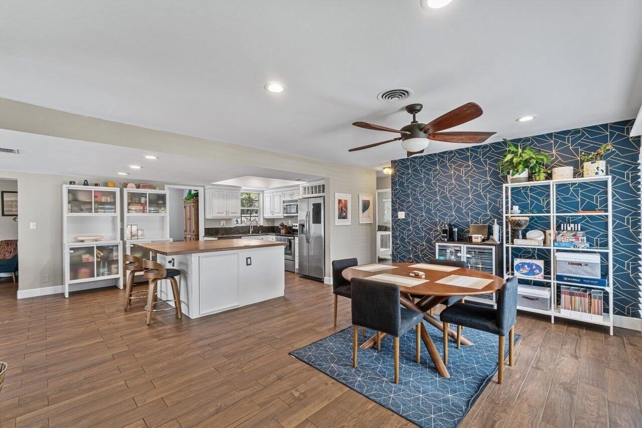 501 Sw 8th Ter - Photo 3 of 31