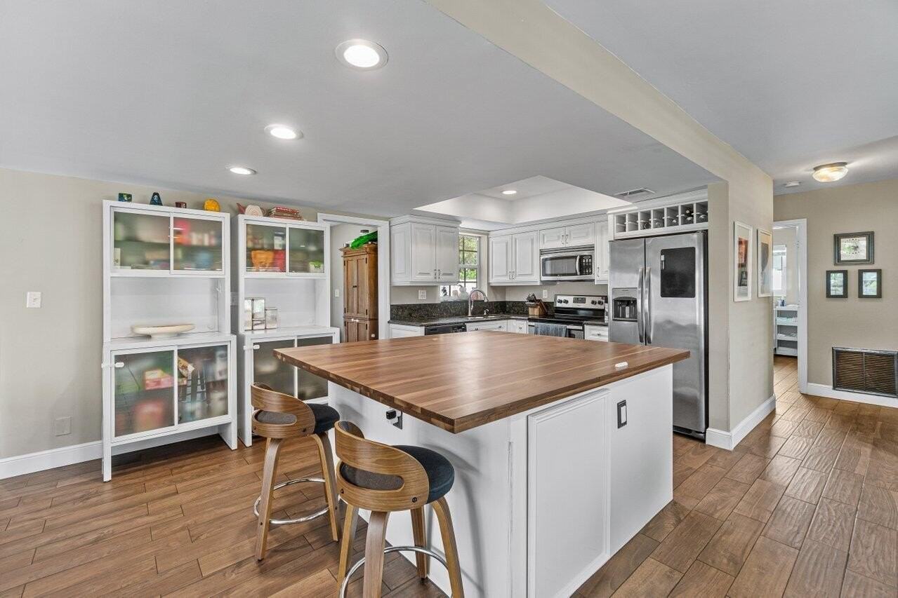 501 Sw 8th Ter - Photo 6 of 31