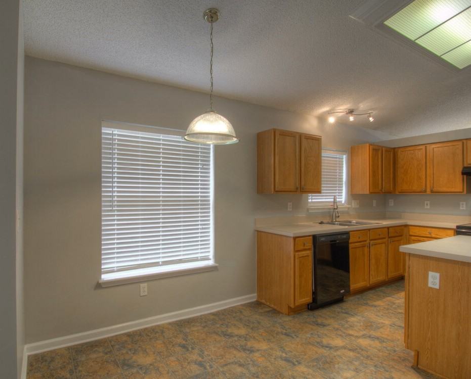 12630 Richfield Blvd - Photo 5 of 15