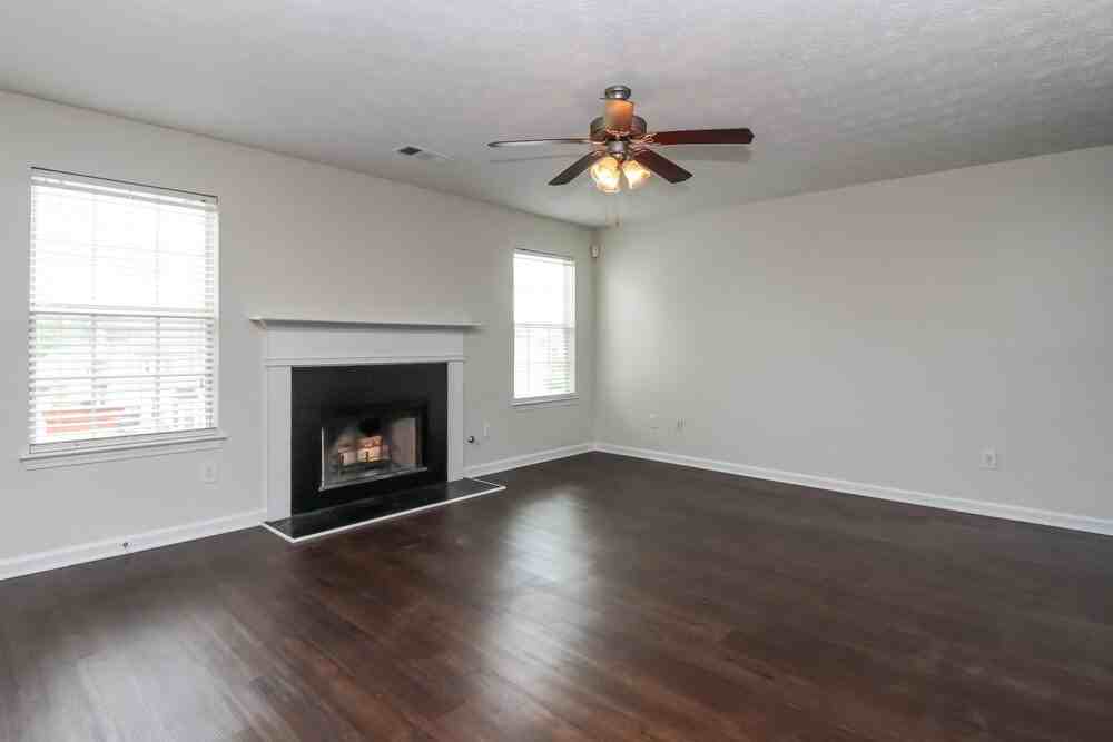 604 Mohawk Cir - Photo 2 of 19