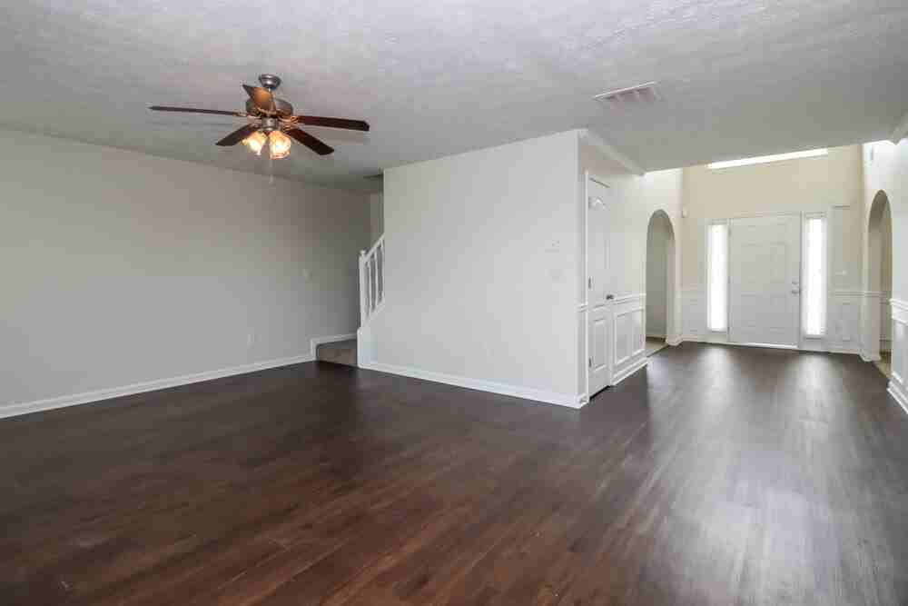 604 Mohawk Cir - Photo 3 of 19