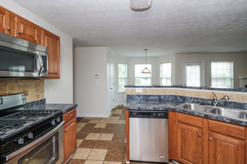 604 Mohawk Cir - Photo 7 of 19