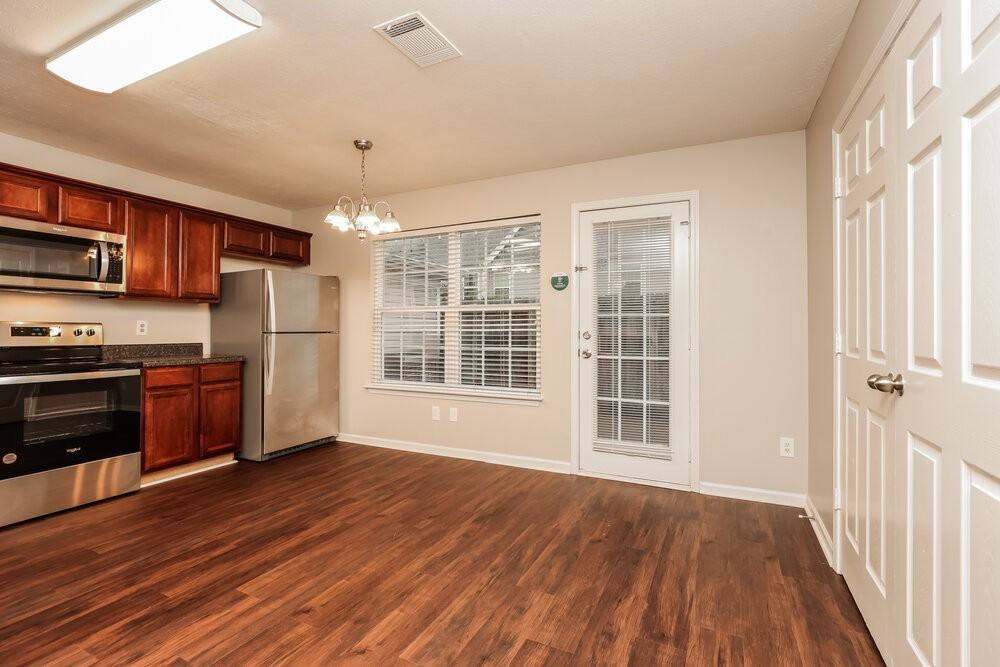 4031 George Buchanan Dr - Photo 7 of 20