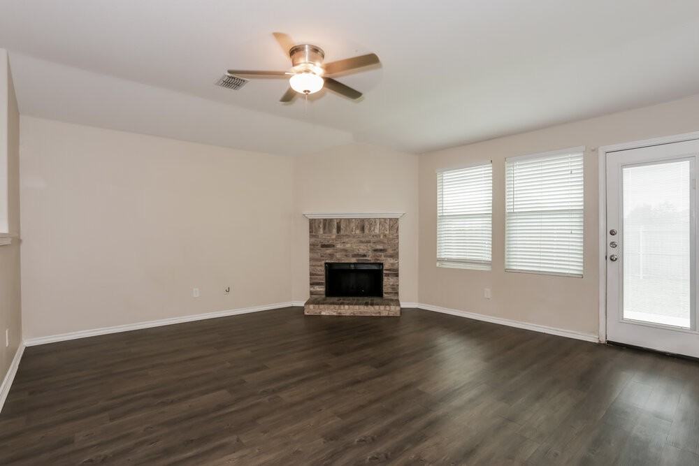 636 Horn St - Photo 3 of 16