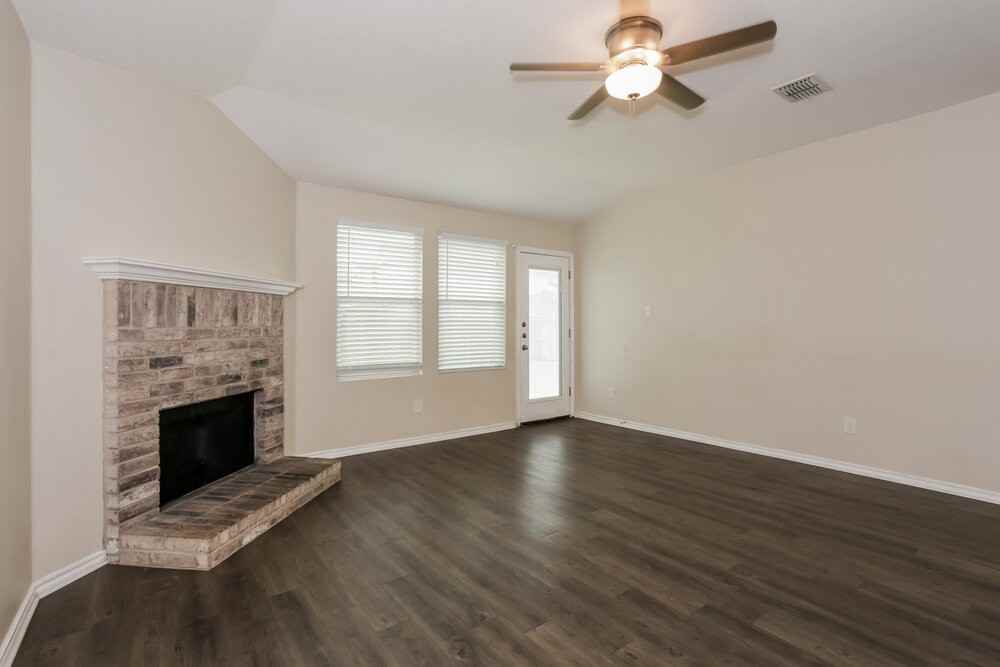 636 Horn St - Photo 4 of 16