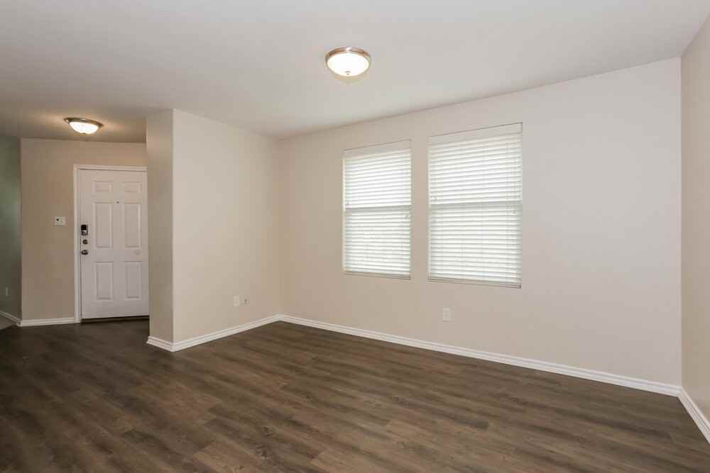 636 Horn St - Photo 5 of 16