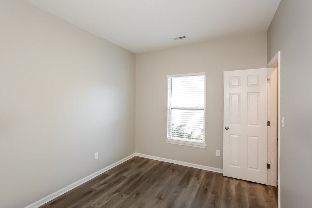 7150 Parklake Pl - Photo 5 of 16