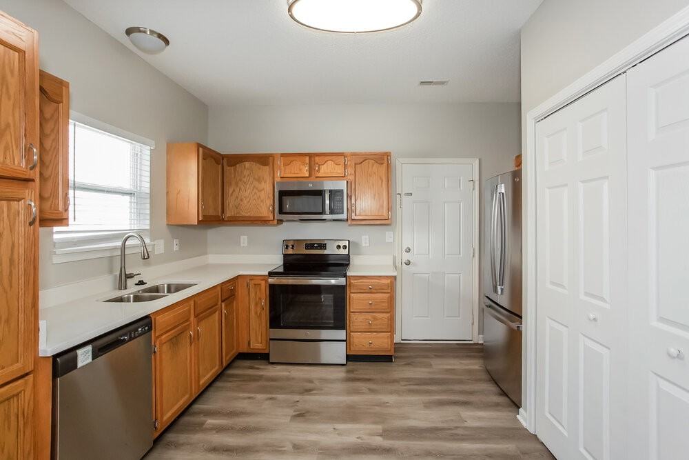 7150 Parklake Pl - Photo 7 of 16