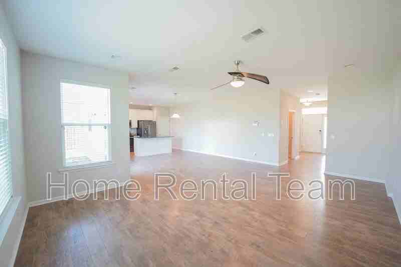 215 Shelton St - Photo 5 of 39